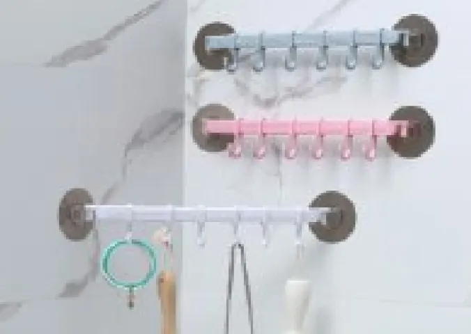 rak handuk kamar mandi plastik 6 kait rp. 10,000